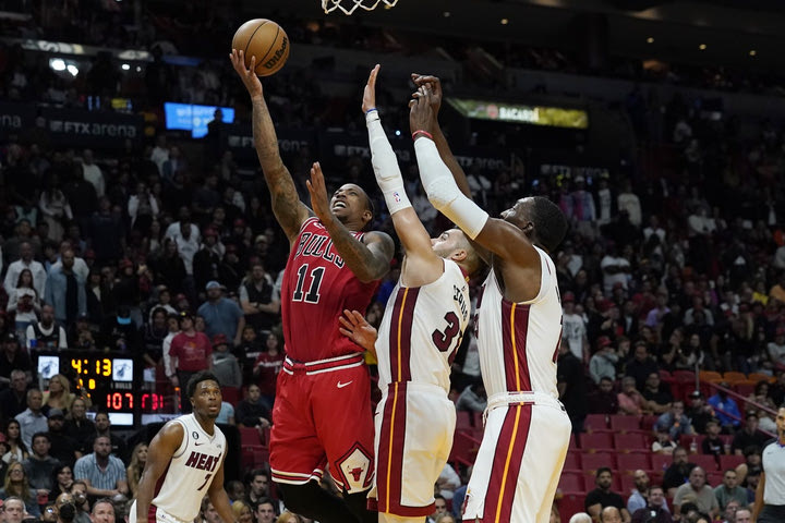 NBA: Ο ΝτεΡόζαν εκτέλεσε με 37αρα τους Χιτ στο Μαϊάμι, νίκη με 116-108 για τους Μπουλς