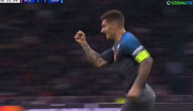 Η κεφαλιά του Ντι Λορέντσο έκανε το 2-1 για τη Νάπολι κόντρα στον Άγιαξ