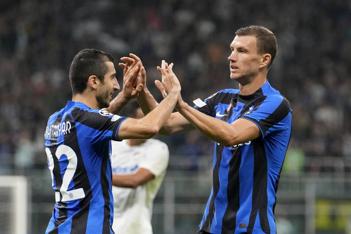 Champions League: Η Ίντερ προκρίθηκε στους 16, στο Europa League η Μπαρτσελόνα