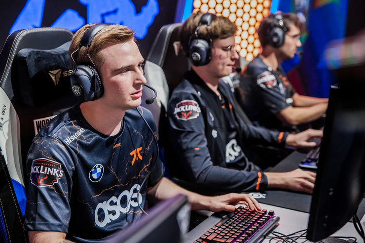 Worlds 2022: Αποκλεισμός για Fnatic και Cloud 9, Τ1 και EDG συνεχίζουν στη Knockout φάση