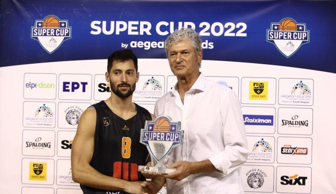 Κολοσσός – Προμηθέας: Ο Γκίκας παρέλαβε το βραβείο για τη συμμετοχή στο Super Cup για τους πατρινούς