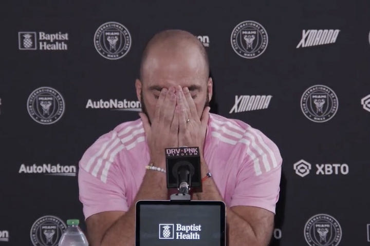 Ο Ιγκουαΐν ανακοίνωσε με δάκρυα την απόσυρσή του από τη δράση στο τέλος της σεζόν