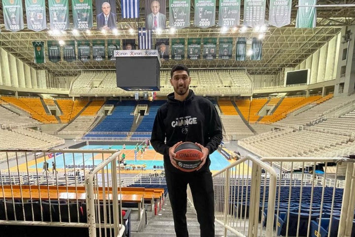 Ο Ενές Καντέρ πήγε στο ΟΑΚΑ και ξαναδήλωσε έτοιμος να φορέσει τη φανέλα του Παναθηναϊκού