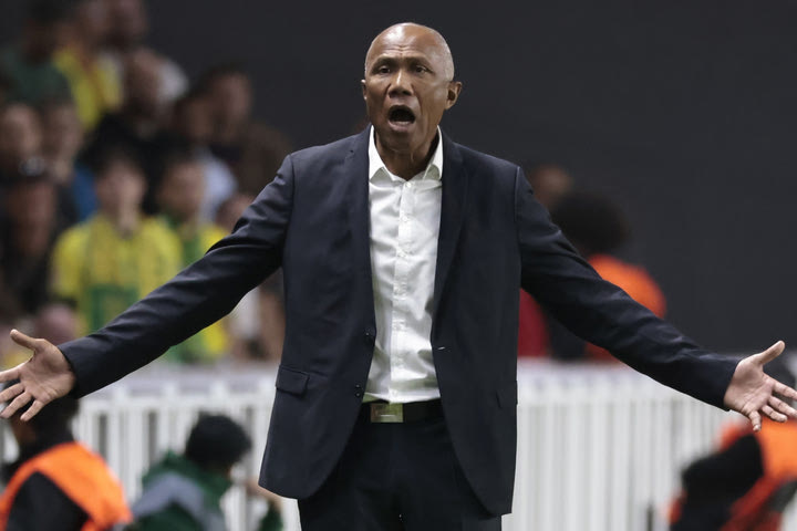 Ligue 1: Η Ναντ έδιωξε τον Κομπουαρέ μήπως προλάβει να σωθεί