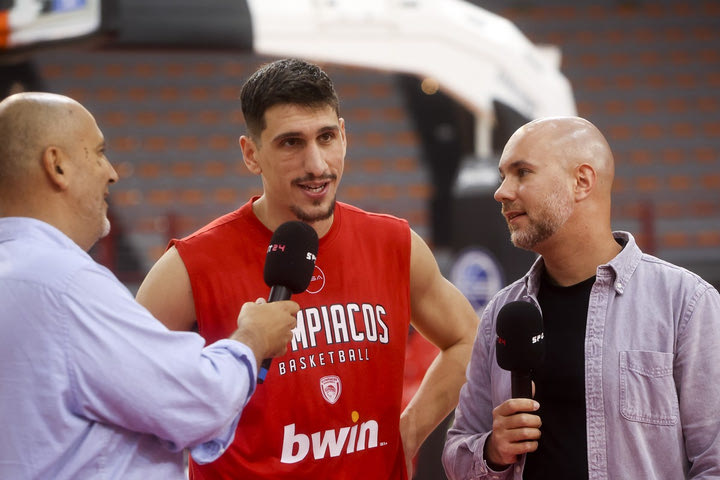 Ο Γιαννούλης Λαρεντζάκης στο SPORT24: “Τιμάμε την ιστορία στα αποδυτήρια”