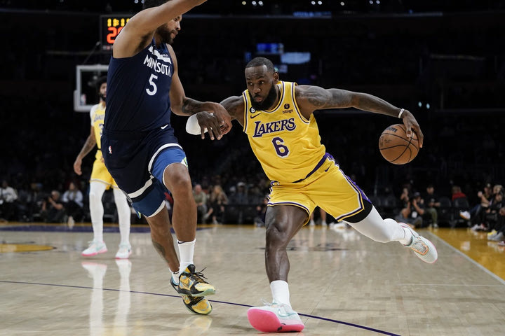 NBA: Οι – χωρίς Τάουνς, Γκομπέρ – Γουλβς νίκησαν τους πλήρεις Λέικερς, σταθεροί Εμπίντ και Σίξερς
