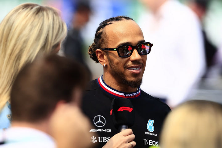 Formula 1: Πώς αντέδρασαν Χάμιλτον και Πέρεζ στις αποδοκιμασίες των Μεξικανών στον Λιούις