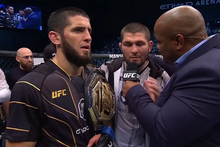 UFC: Ο Ισλάμ Μαχάτσεβ, το “κτήνος” του Χαμπίμπ, έγινε πρωταθλητής ισοπεδώνοντας τον Τσαρλς Ολιβέιρα