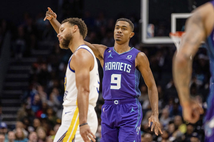 NBA: Απίθανοι Χόρνετς, λύγισαν με 120-113 τους Γουόριορς στην παράταση