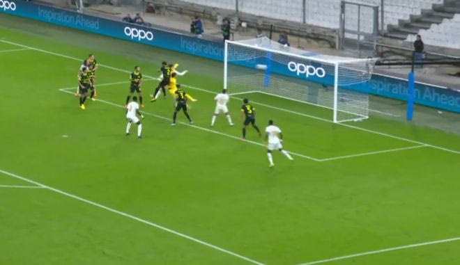 Το 3-1 για την Μαρσέιγ με κεφαλιά του Μπαλέρδι