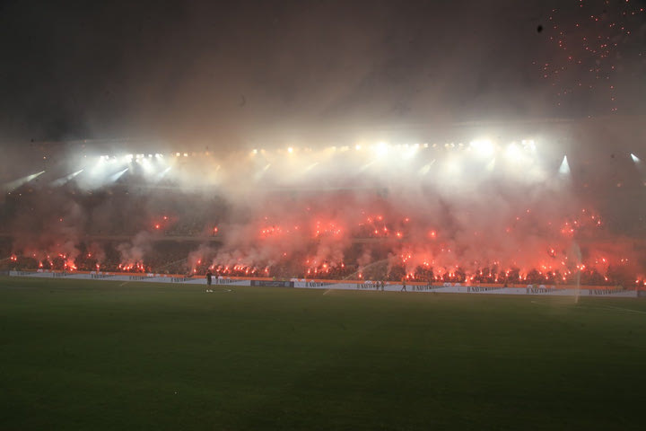 OPAP Arena: Απίστευτες εικόνες με πυροτεχνήματα, βεγγαλικά και καπνογόνα από 32.000 οπαδούς της ΑΕΚ