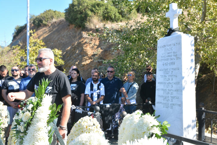 ΠΑΟΚ: Ο Δικέφαλος τίμησε τη μνήμη των αδικοχαμένων οπαδών του στα Τέμπη, παρών κι ο Γιώργος Σαββίδης