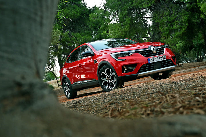 Δοκιμή Renault Arkana 1.3 Turbo Hybrid Auto: Στο δρόμο με το ήπια υβριδικό SUV των 140 ίππων