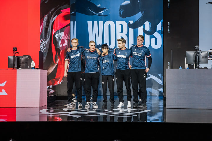 Worlds 2022: Προσπάθησε αλλά δεν τα κατάφερε η Rogue, διθυραμβική πρόκριση για JDG