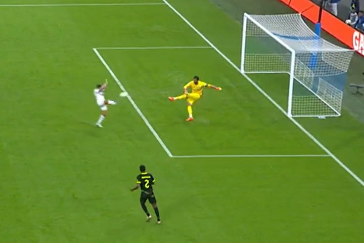 Το 1-1 της Μαρσέιγ με τον Σάντσες έπειτα από τραγικό λάθος του Αδάν