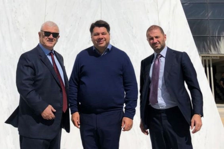 OPAP Arena: Ο πρέσβης των ΗΠΑ, Γιώργος Τσούνης επισκέφθηκε το νέο γήπεδο της ΑΕΚ