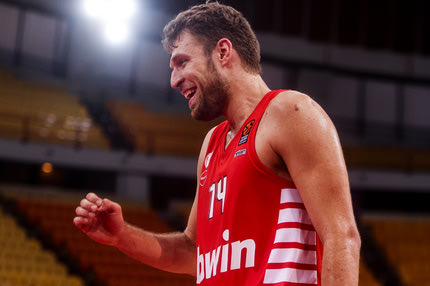 Ολυμπιακός – Ζάλγκιρις: Οι 23 πόντοι με 8 ντρίμπλες του Βεζένκοβ, η δημιουργία Γουόκαπ-Σλούκα και οι Φαλ – Λαρεντζάκης