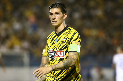 ΑΕΚ: Πρόβλημα με Τσούμπερ, αποχώρησε λόγω ενοχλήσεων στους κοιλιακούς