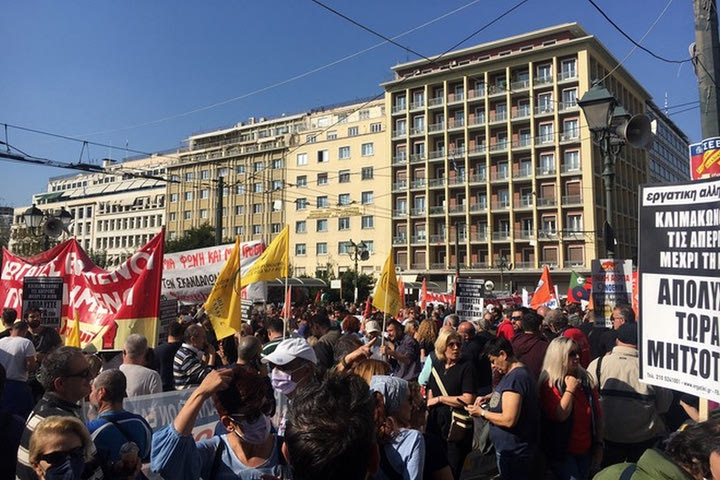 LIVE λεπτό προς λεπτό η απεργία: Λαοθάλασσα κατά της ακρίβειας – Ένταση και μολότοφ στη Θεσσαλονίκη