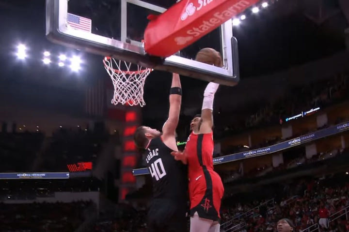 NBA: Ο Μάρτιν έκανε πόστερ τον Ζούμπατς και βρέθηκε στην κορυφή του Top-10