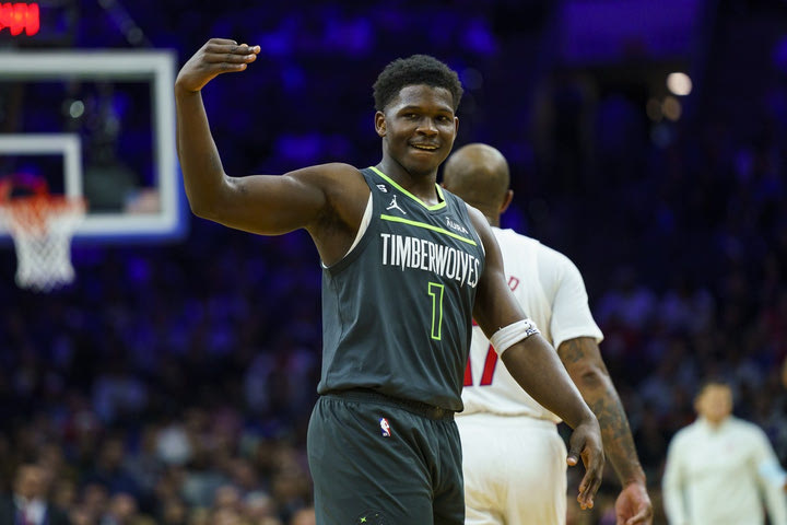 NBA, τα αποτελέσματα της βραδιάς: Οι Γουλβς λύγισαν τους Σίξερς του συγκινητικού Εμπίντ, νίκες-θρίλερ για Χοκς και Πέισερς