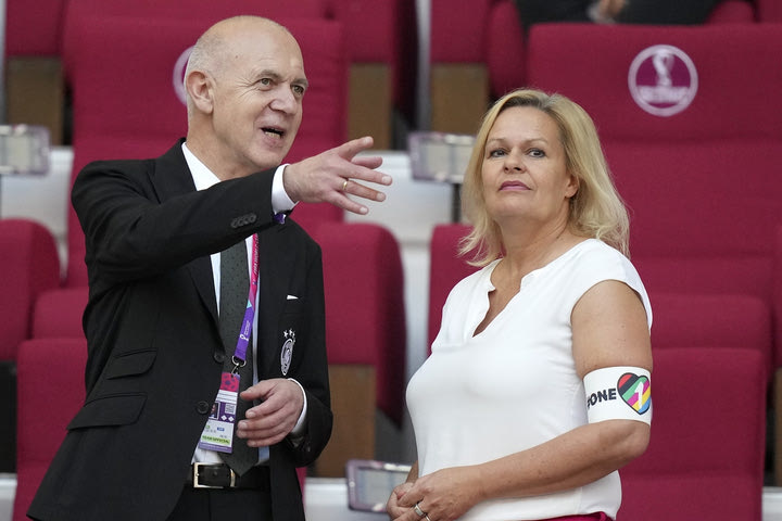 Μουντιάλ 2022: Η Υπουργός εσωτερικών της Γερμανίας με περιβραχιόνιο One Love
