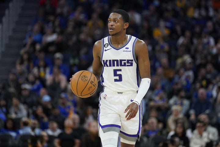 NBA: Μαγικοί Κινγκς, νίκησαν τους Πίστονς και έφτασαν τις 6 σερί νίκες, άνετα Σανς και Καβαλίερς
