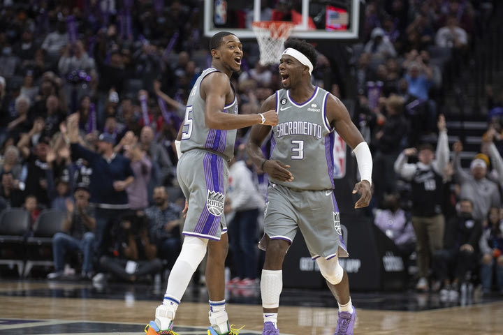 NBA: Σούπερ Κινγκς, έλιωσαν με 130-112 τους Σπερς και έφτασαν τις 5 σερί νίκες