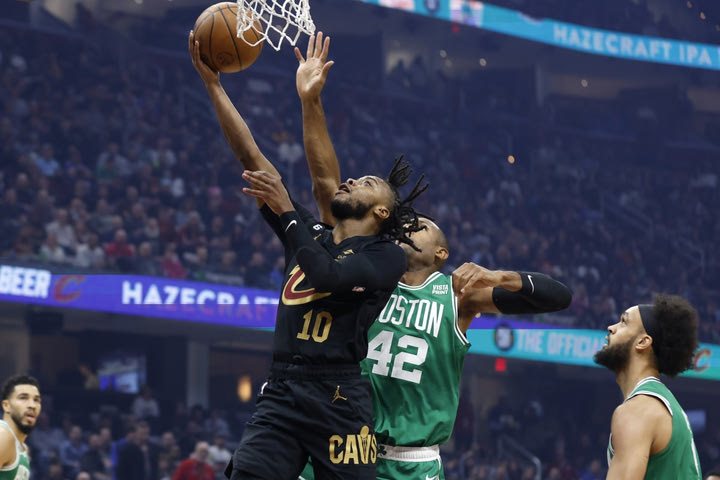 NBA: Γκάρλαντ και Μίτσελ έβαλαν 54 πόντους στην νίκη των Καβαλίερς απέναντι στους Σέλτικς