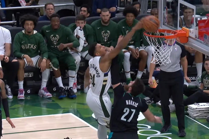 NBA: Το πόστερ του Γιάννη Αντετοκούνμπο στο πρόσωπο του Νούρκιτς στην κορυφή του Top-10