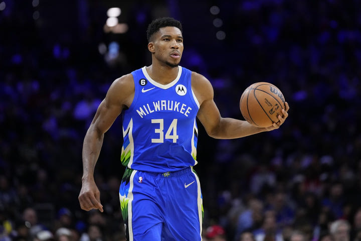 NBA: Γιάννης και Θανάσης Αντετοκούνμπο σούταραν βολές και μοίρασαν αυτόγραφα σε παιδιά μετά το ματς με τους Κινγκς