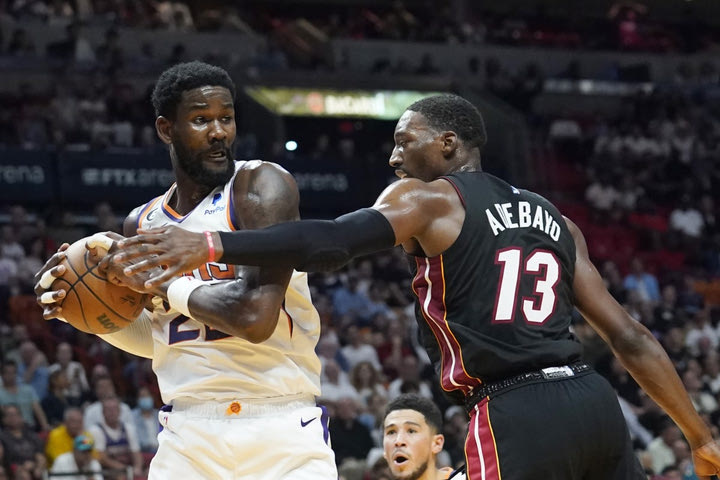 NBA: Αντεμπάγιο και Μπάτλερ έκριναν το ντέρμπι των Χιτ με τους Σανς