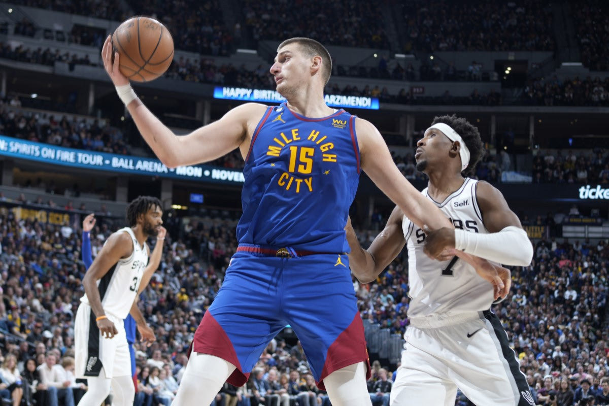 NBA: Αήττητοι στην έδρα τους οι Νάγκετς, οι Σανς δεν άφησαν το κακό να τριτώσει