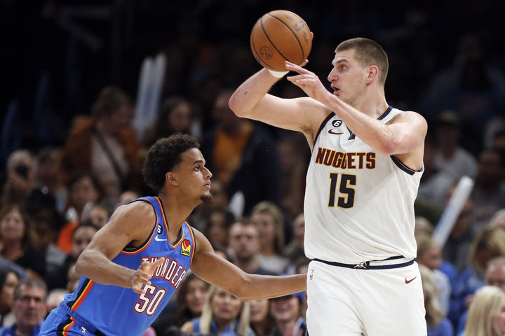 NBA: Ο “τετραπλός” Γιόκιτς και οι Νάγκετς έβαλαν τέλος στο νικηφόρο σερί των Θάντερ