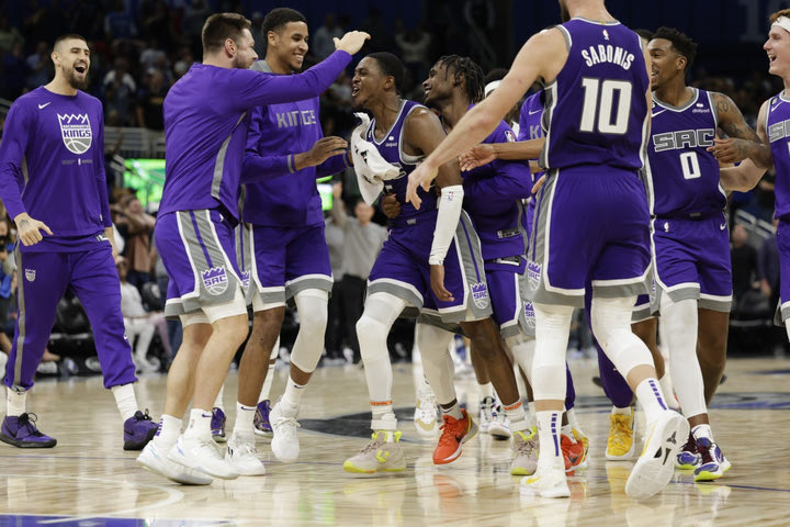 NBA: Ο Φοξ σκότωσε τους Μάτζικ από το logo, κερδίζουν και χωρίς Γκομπέρ οι Γουλβς