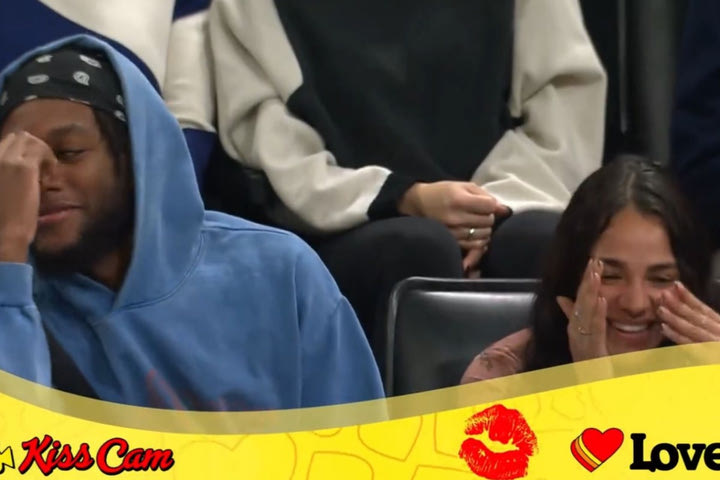 Η Kiss Cam έφερε σε άβολη θέση την κοπέλα του Σάι Γκίλτζιους-Αλεξάντερ