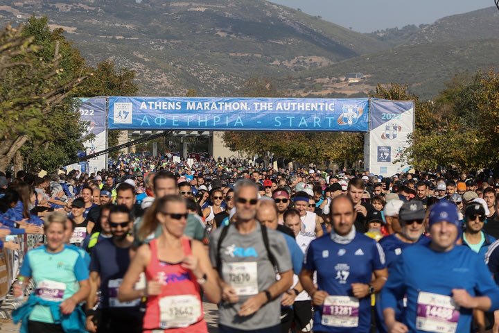 Αυθεντικός Μαραθώνιος Αθήνας: Η λαμπρή εκκίνηση με πλήθος δρομέων και τεράστια συμμετοχή