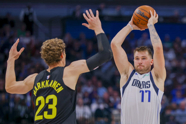 NBA: Ο Λούκα Ντόντσιτς με έβδομη διαδοχική 30άρα οδήγησε τους Μάβερικς σε νίκη επί των Τζαζ