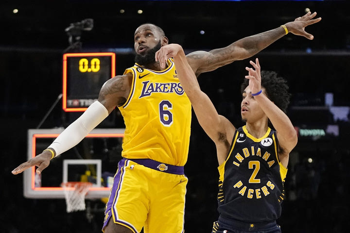 NBA: Η τρίποντη μαχαιριά του ρούκι των Πέισερς στους Λέικερς έπιασε κορυφή