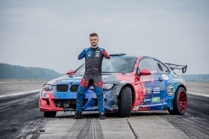 Ρεκόρ Γκίνες: Drift με 230 km/h χωρίς χέρια