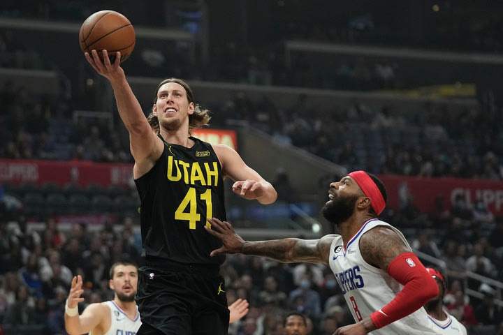 NBA: Οι Τζαζ λύγισαν τους Κλίπερς στο Λ.Α, νίκες για Ράπτορς και Γκρίζλις