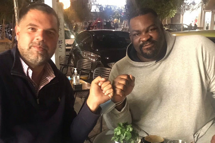 Η υπέροχη ανάρτηση του Δημήτρη Παπανικολάου για “το καλύτερο κέρασμα της ζωής μου”