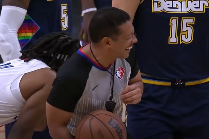 NBA: Ο Νίκολα Γιόκιτς έκανε twerking στο τζάμπολ κι ο διαιτητής ξέσπασε σε γέλια