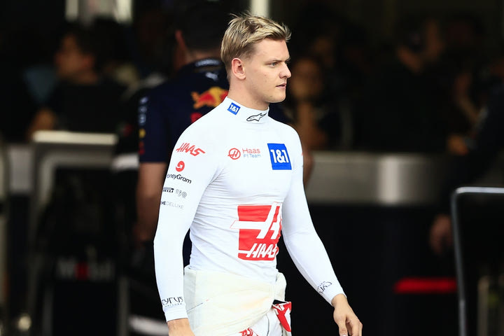 Τέλος ο Μικ Σουχάμερ από τη Haas: “Πολύ απογοητευμένος από την απόφαση”