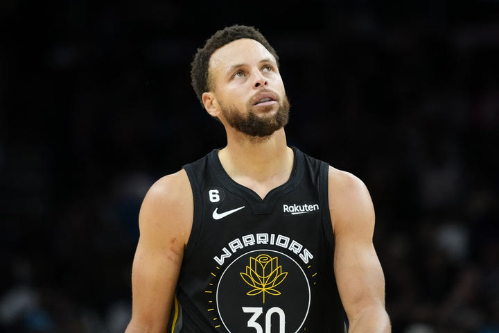 NBA: Ο Στεφ Κάρι θα μείνει εκτός δράσης για εβδομάδες και οι Γουόριορς θα τα βρουν σκούρα