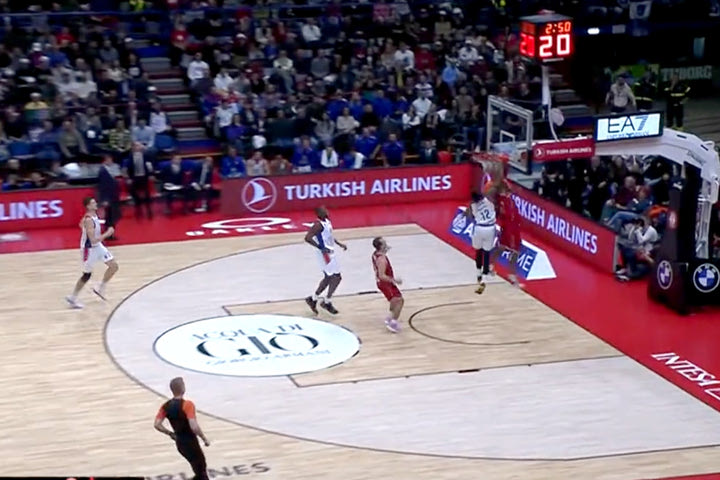 Euroleague: Ο Κλάιμπερν έκανε πόστερ τον Χάινς και “πέταξε” για την κορυφή του Top-10