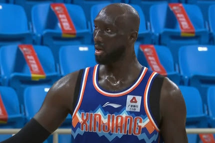 Ο ύψους 2μ.29 Τάκο Φολ αρχίζει να κάνει πλάκα στο κινεζικό πρωτάθλημα