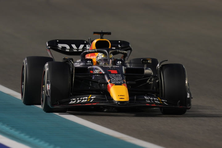 Formula 1, GP Άμπου Ντάμπι: Ο Φερστάπεν έκλεισε τη χρονιά κυρίαρχος, ο Λεκλέρ νίκησε τον Πέρεζ για τη δεύτερη θέση