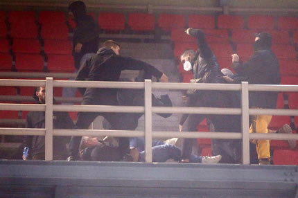 ΑΕΚ – Ρέτζο Εμίλια: Επεισόδια και μάχες σώμα με σώμα στα Άνω Λιόσια