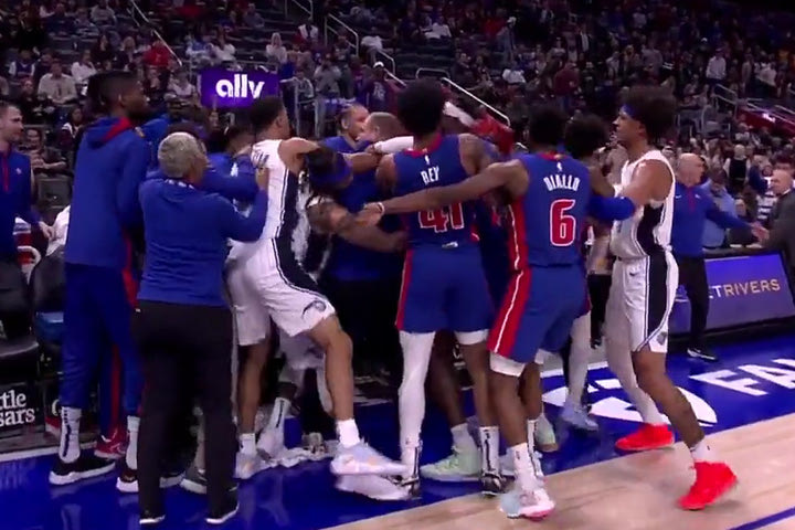 NBA: Χοντρή σύρραξη στο Πίστονς – Μάτζικ, γροθιές και βροχή από τεχνικές ποινές και αποβολές